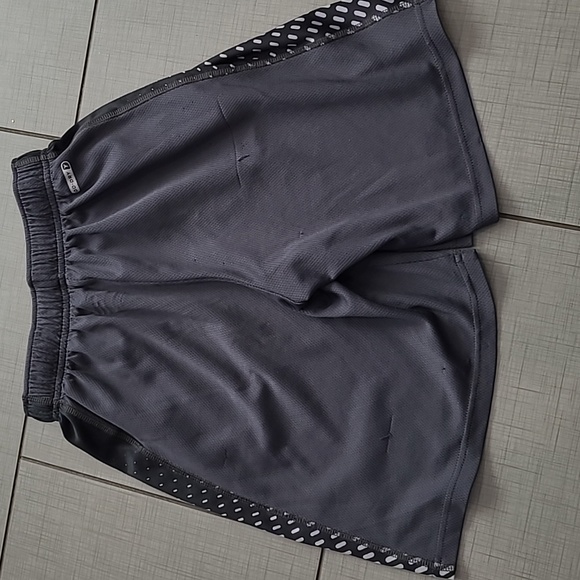 Old Navy Shorts Small (6-7) - Picture 4 of 4